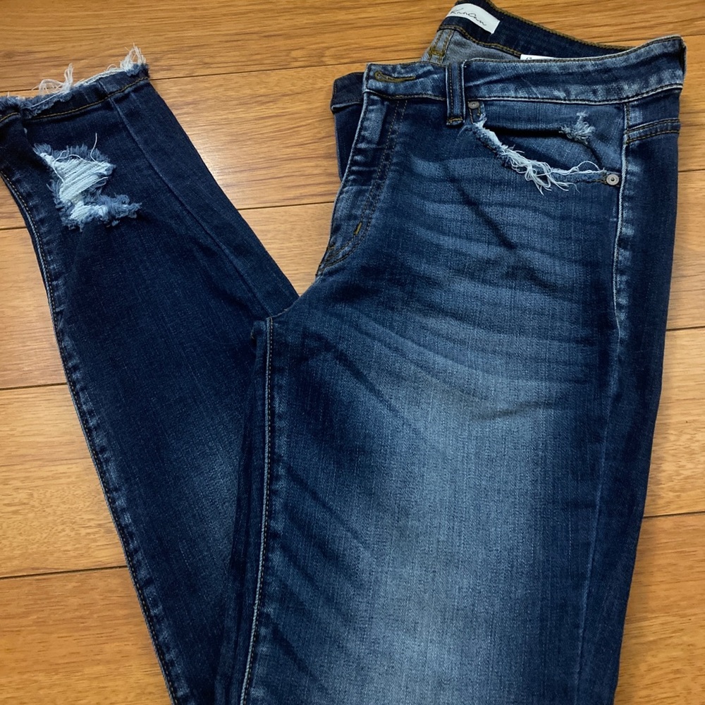KanCan Jeans midrise super skinny Distressed ankle